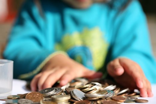 Teaching Kids How to Save Money – Saving For the Future