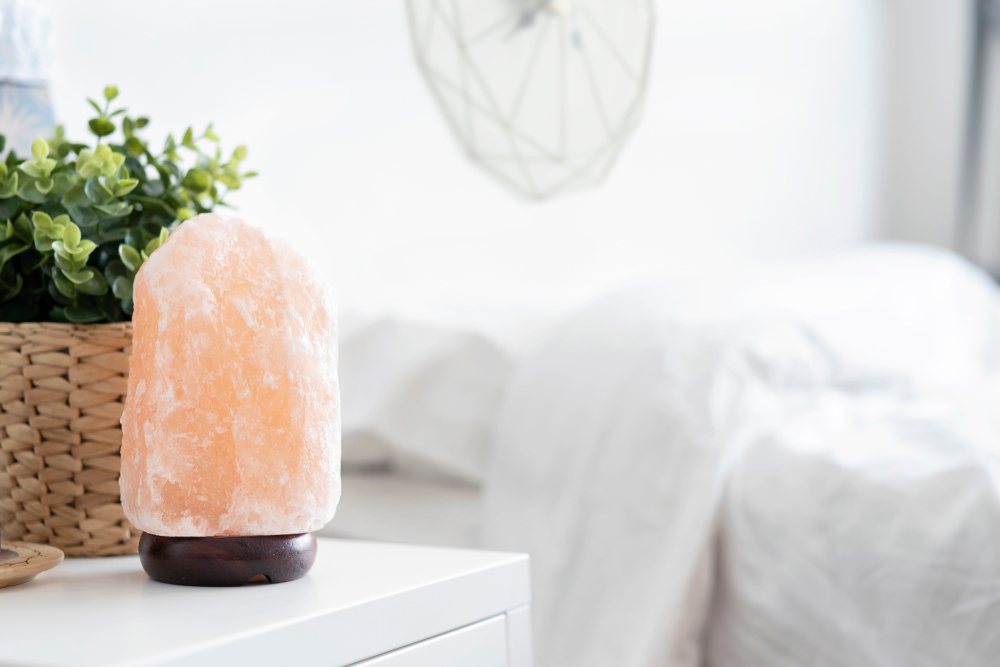 salt lamp for cleaner indoor air